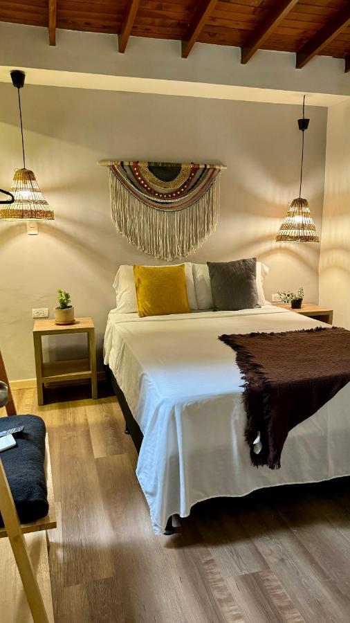 Luum Casa Hotel Manila Медельин Экстерьер фото