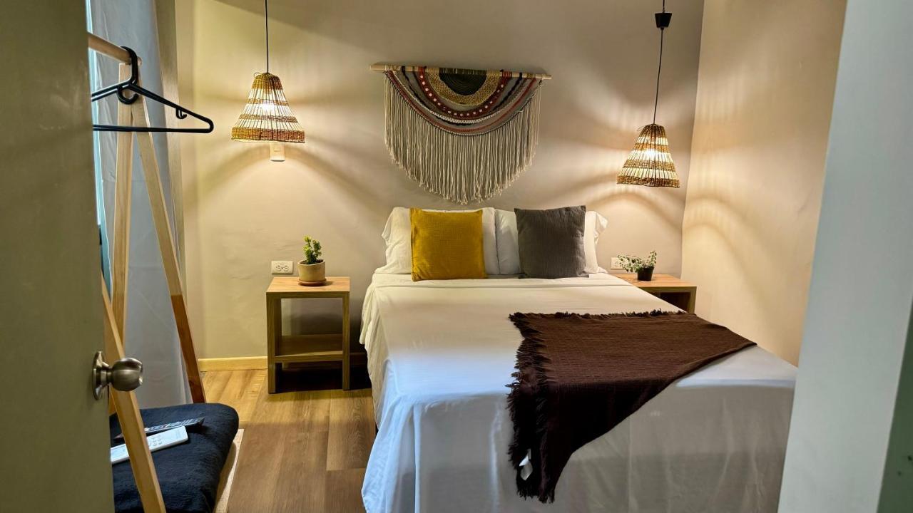 Luum Casa Hotel Manila Медельин Экстерьер фото