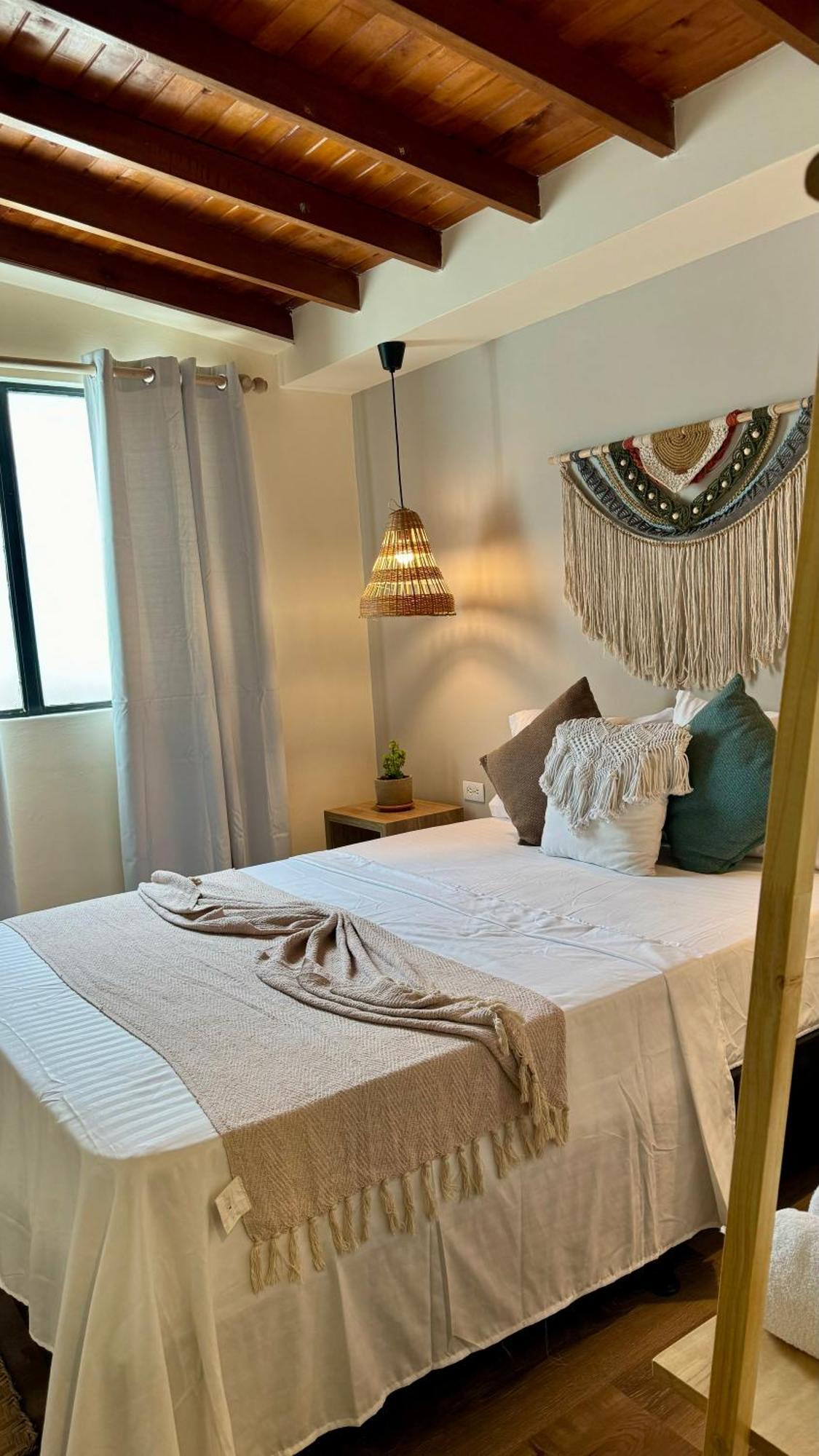 Luum Casa Hotel Manila Медельин Экстерьер фото